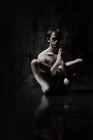 cool yoga man posing on dirty grunge backgroundの写真素材