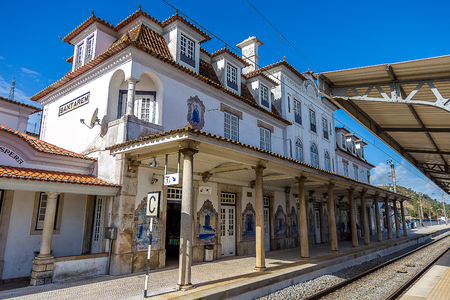 Portuguese Train Station in a Sunny Winter Dayのeditorial素材