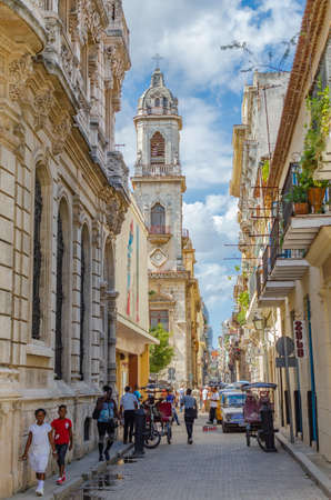 old havana street with passersbyのeditorial素材