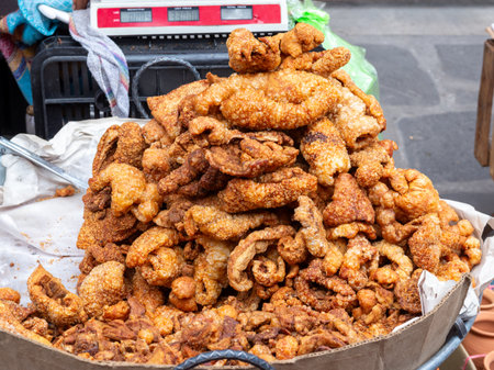 Close-up Pile of Delicious Crispy Golden Fried Pork Rinds Foodの写真素材