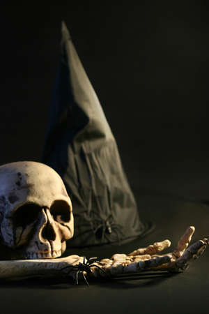 Halloween hat and skullの写真素材