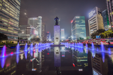 SEOUL, SOUTH KOREA - AUGUST16: Statue Admiral Yi sun- sin at Gwanghwamun Square Photo taken on august 15, 2016  in Seoul,South Koreaのeditorial素材