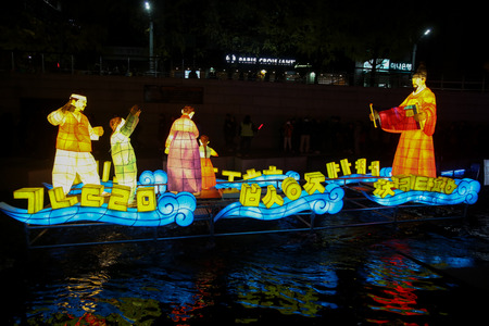 SEOUL, SOUTH KOREA - November 17: Seoul lantern festival at cheonggyecheon stream Photo taken on November 17, 2014 in Seoul, South Korea.のeditorial素材