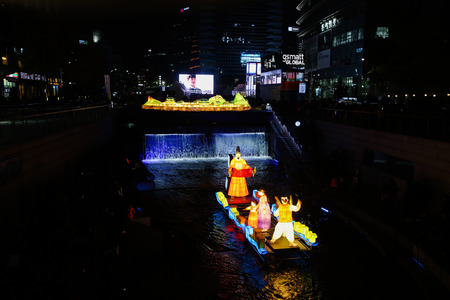 SEOUL, SOUTH KOREA - NovemberÃÂ 17: Seoul lantern festival at cheonggyecheon stream Photo taken on November 17, 2014 in Seoul, South Korea.のeditorial素材
