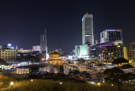 Traffic at Dongdaemun gate in Seoul  South Korea.のeditorial素材
