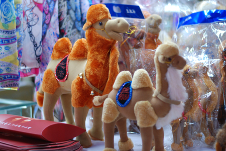 camel soft toy selling in Dunhuang night market.のeditorial素材