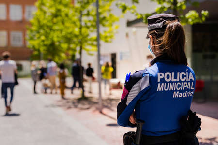 MADRID, MADRID - SPAIN - MAY 05, 2021 - Autonomous community of Madrid elections. Democraty referendum for government vote. Right vs left political party. Policewoman protectingのeditorial素材