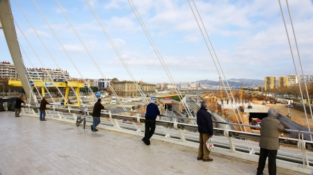 People looking from Calatrava s bridge, Barcelonaのeditorial素材