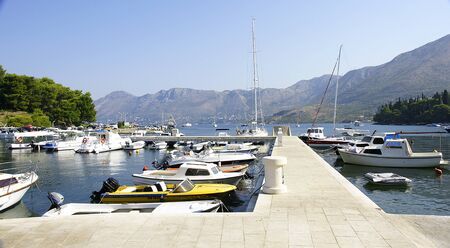 Muelle en el puerto de Cavtat, Croaciaのeditorial素材