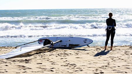 Waiting for the moment to practise kitesurf in Castelldefels, Barcelonaのeditorial素材