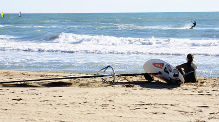 Waiting for the moment to practise kitesurf in Castelldefels, Barcelonaのeditorial素材