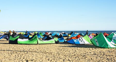 Comets of kitesurf on the sand of the Castelldefels s beach, Barcelonaのeditorial素材