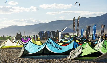 Comets of kitesurf on the sand of the Castelldefels s beach, Barcelonaのeditorial素材