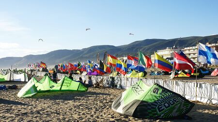 Comets of kitesurf on the sand of the Castelldefels s beach, Barcelonaのeditorial素材