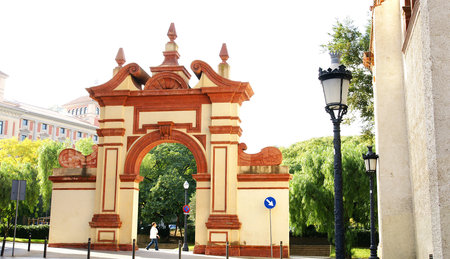 Arch of entry to the Mercat de les Flors in Barcelonaのeditorial素材