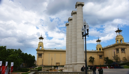 Ornamental columns in the Paseo de Maria Cristina, Barcelonaのeditorial素材