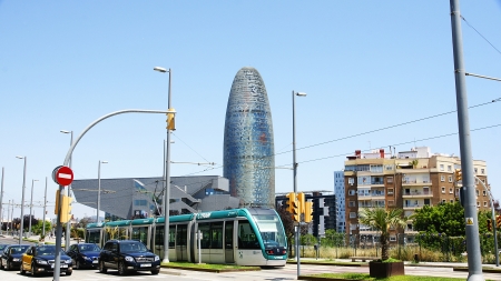 Overview of the Museum of Design with Torre Agbar with Barcelona tramのeditorial素材