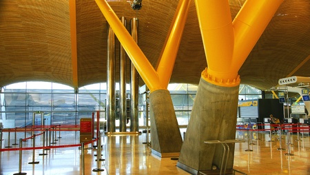 Support columns Barajas Airport Terminal 4, Madridのeditorial素材