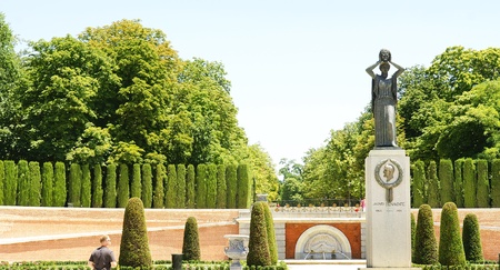 Sculptures of historical figures in the Retiro in Madridの写真素材