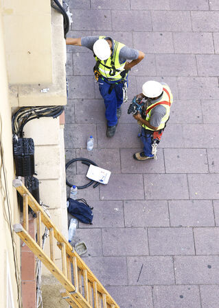 Specialized workers in the facade of a buildingのeditorial素材