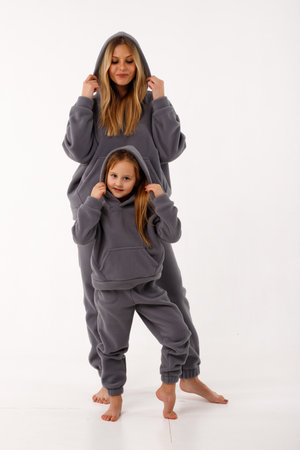 Sporty mom and her little daughter in thermal clothes.の写真素材