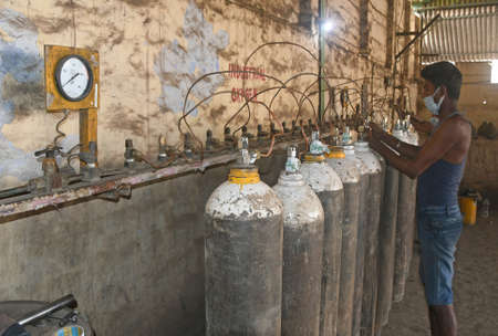 Burdwan, West Bengal (India) - 29.04.2021: Medical oxygen refilling in cylinders is underway at the Oxygen Refilling Center to meet the oxygen needs of patients infected with COVID-19 (Coronavirus).のeditorial素材