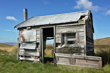 Derelict cottage in farmland, Lammerlaw Range, Otago, New Zealandの写真素材