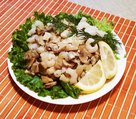 Asian food. Healthy eating. Shrimps and mushrooms. Oriental cuisine. Light snack. Fresh seafood recipe.の写真素材