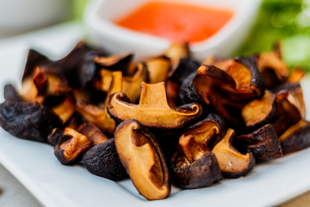 close up fried mushrooms on white dishの写真素材