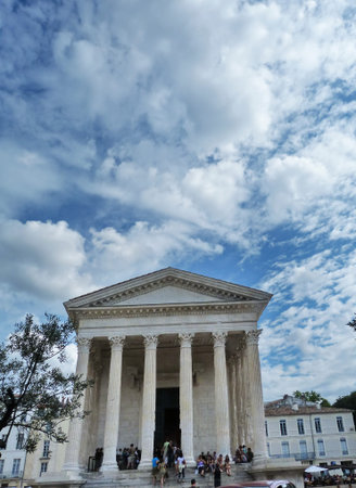 Roman temple Maison Carree, Nimes, Franceの写真素材