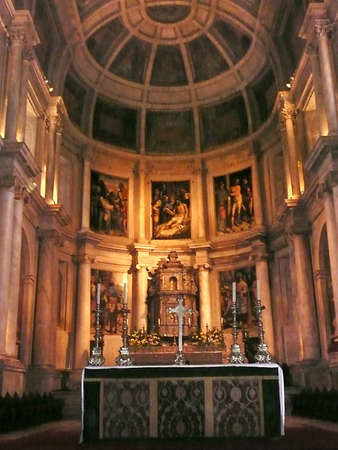 Interior of the church of Jeronimos Monastery, Lisbon, Portugalのeditorial素材