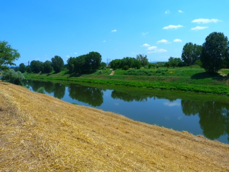 The Arno River in the north of Florence, Italyの写真素材