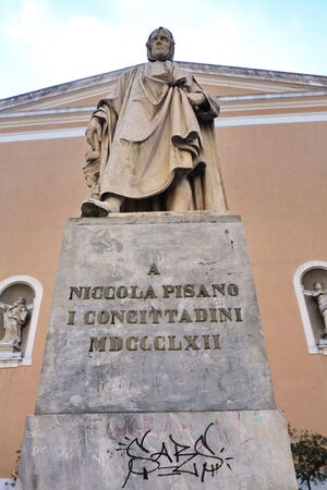 Monument to Nicola Pisano, Pisa, Italyのeditorial素材