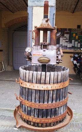 Old press for grape pressingのeditorial素材