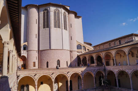 Apse and cloister of the Basilica of San Francesco in Assisi, Italyのeditorial素材