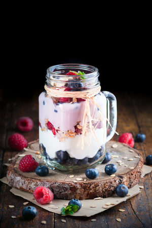 Glass with yogurt, fruits and cereals inside
の写真素材