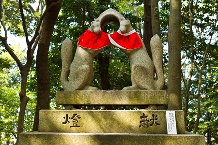 Fox statue in Fushimi Inari-taisha Shrine in Kyoto Japanのeditorial素材