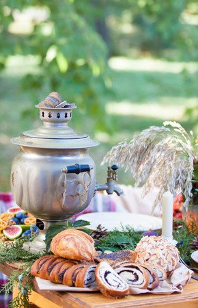 autumn russian tea party whith tea urn in the Parkの写真素材