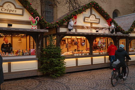 Cologne, Germany - December 13, 2022: famous heart shaped gingerbread with wishes for new year and christmas. joyful atmosphere and decorations at fair, preparations for New Year and Christmasのeditorial素材