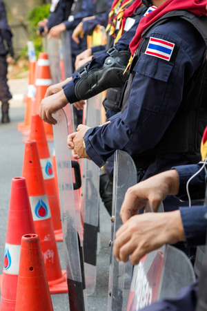 BANGKOK - NOV 13: Riot police stand guard near parliament during anti-government rally on Nov 13, 2013 in Bangkok, Thailand. Protests surrounding an amnesty billのeditorial素材