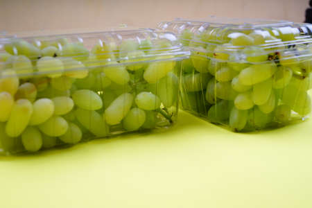 Grapes On Green Background , Grapes Images , Grapes Photo .a bunch of ripe green grapes on a green background.の写真素材