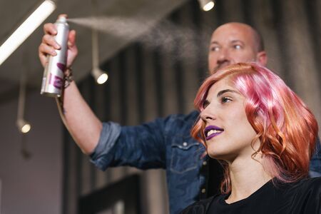 Beautiful woman getting haircut by hairdresser in the beauty salón.の写真素材