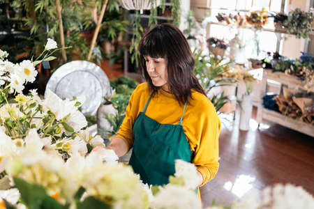 Beautiful Florist Woman Working with Flowersの写真素材