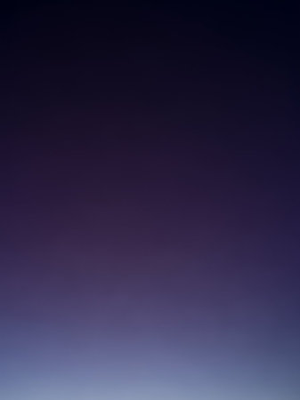 A smooth gradient transitions from deep indigo at the to soft lavender and light blue at the bottom, creating a serene and atmospheric background.の素材