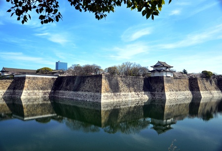 The wall of Osaka castle reflecting on the canal のeditorial素材