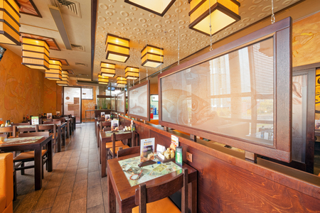 MOSCOW - SEPTEMBER 2014: The interior of the popular Japanese sushi restaurant "TANUKI". Hall with tables for twoのeditorial素材