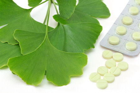 Fresh ginkgo leaves with pills and blister packの写真素材