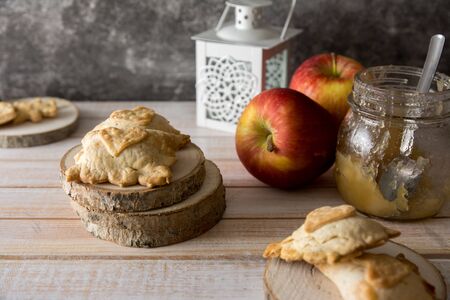 mini apple pie on wooden backgroundの写真素材