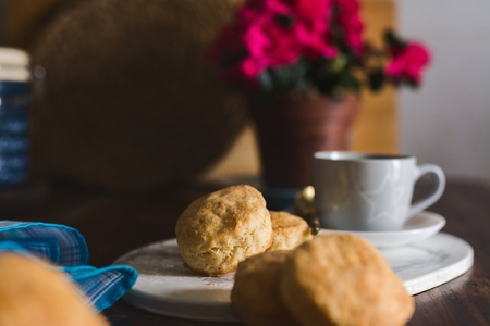 English cheese scones, on rustic wood next to the coffee cup
の写真素材