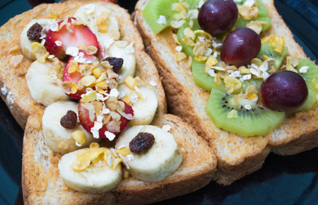 Grain breads peanut butter with fruit on dishの写真素材